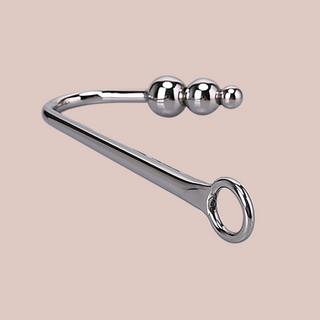 An alternative angle of the three ball anal hook, you can see the it is all metal.